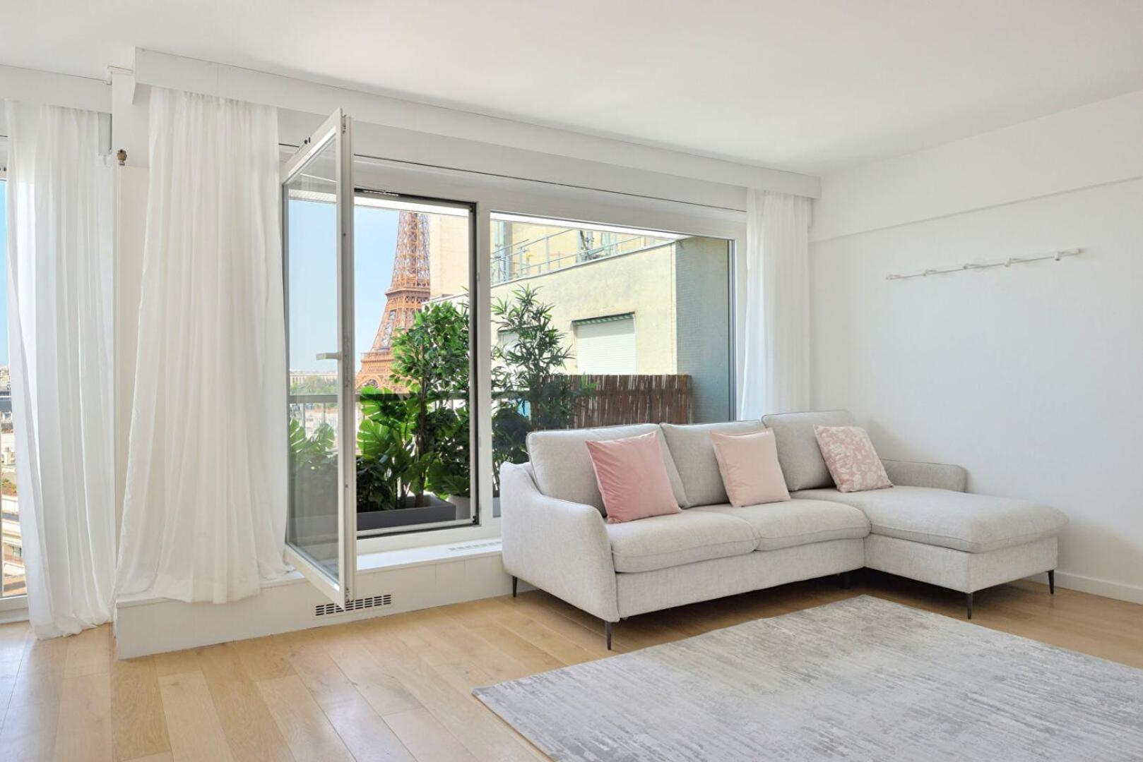 Apartment The Eiffel Tower - A Luxurious With Breathtaking Views Of The Eiffel Tower *