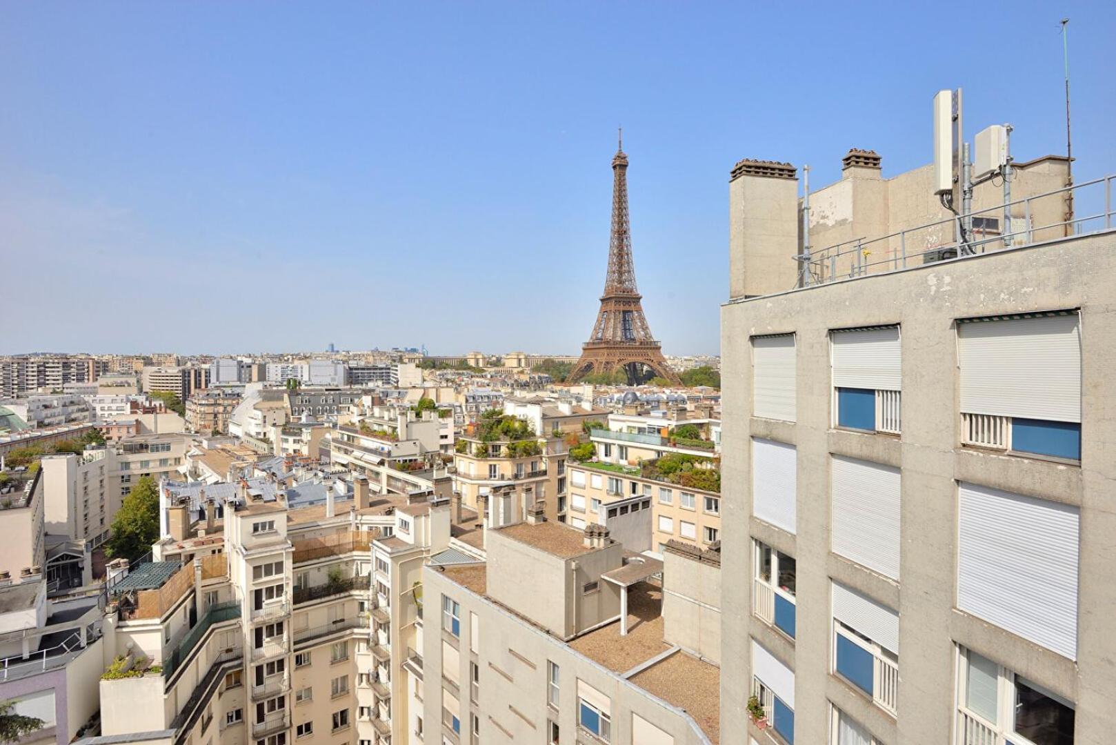 The Eiffel Tower - A Luxurious With Breathtaking Views Of The Eiffel Tower Apartment Paris