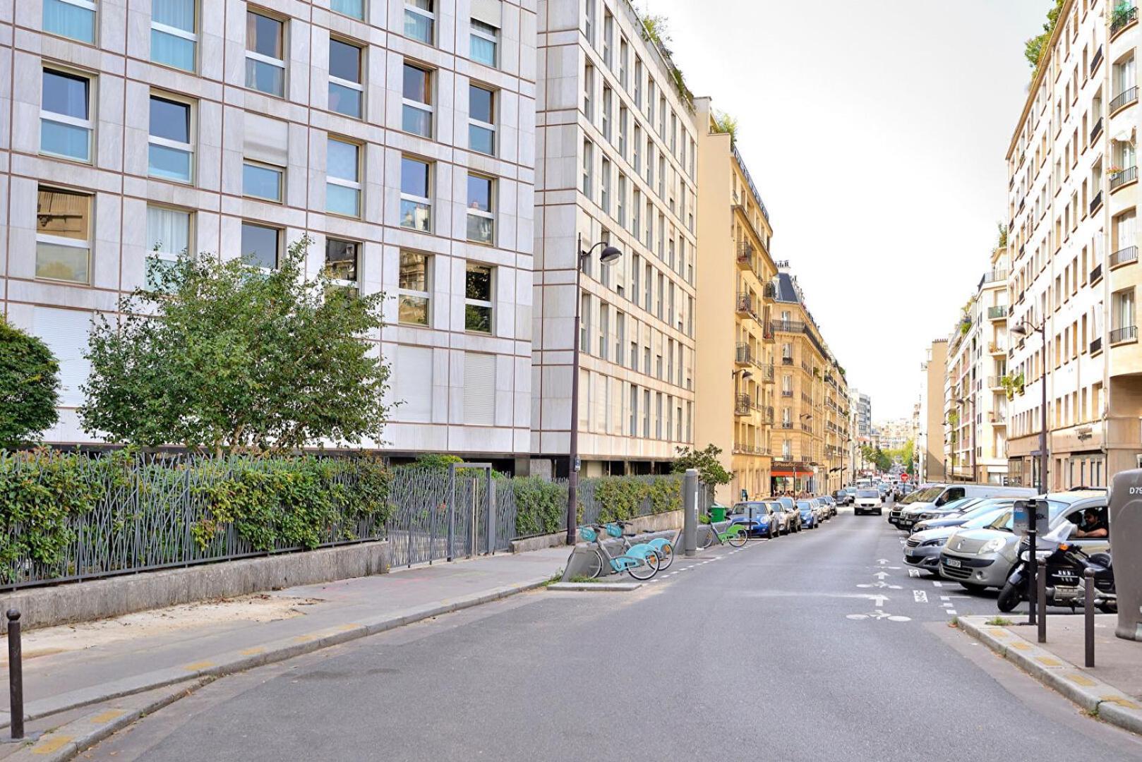 The Eiffel Tower - A Luxurious With Breathtaking Views Of The Eiffel Tower Apartment *