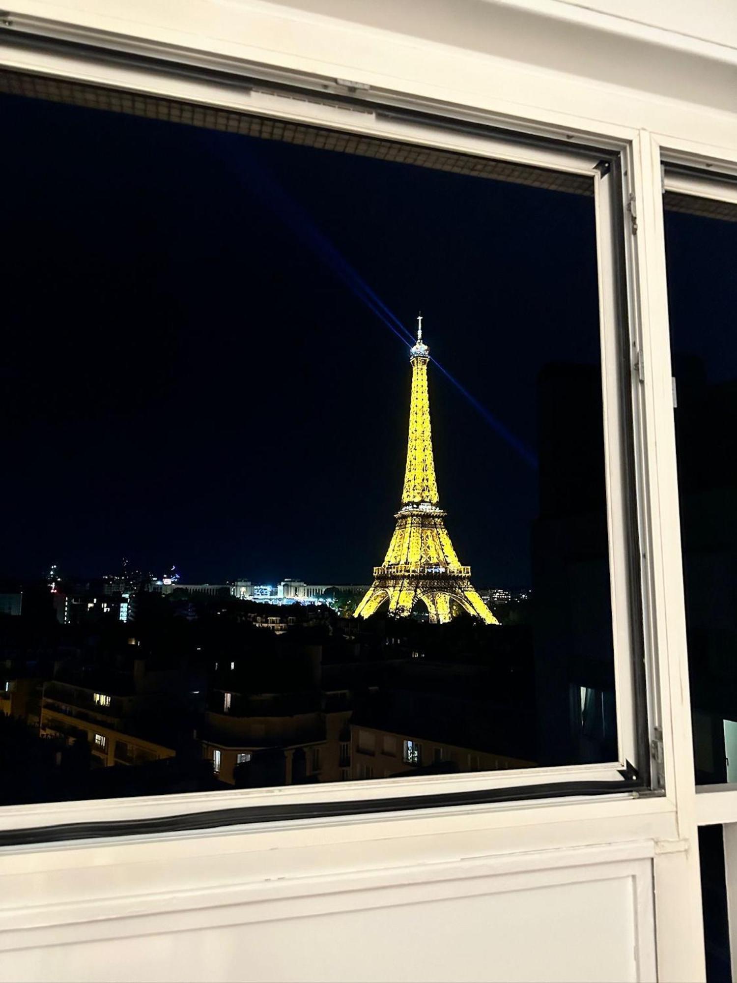 The Eiffel Tower - A Luxurious With Breathtaking Views Of The Eiffel Tower Paris